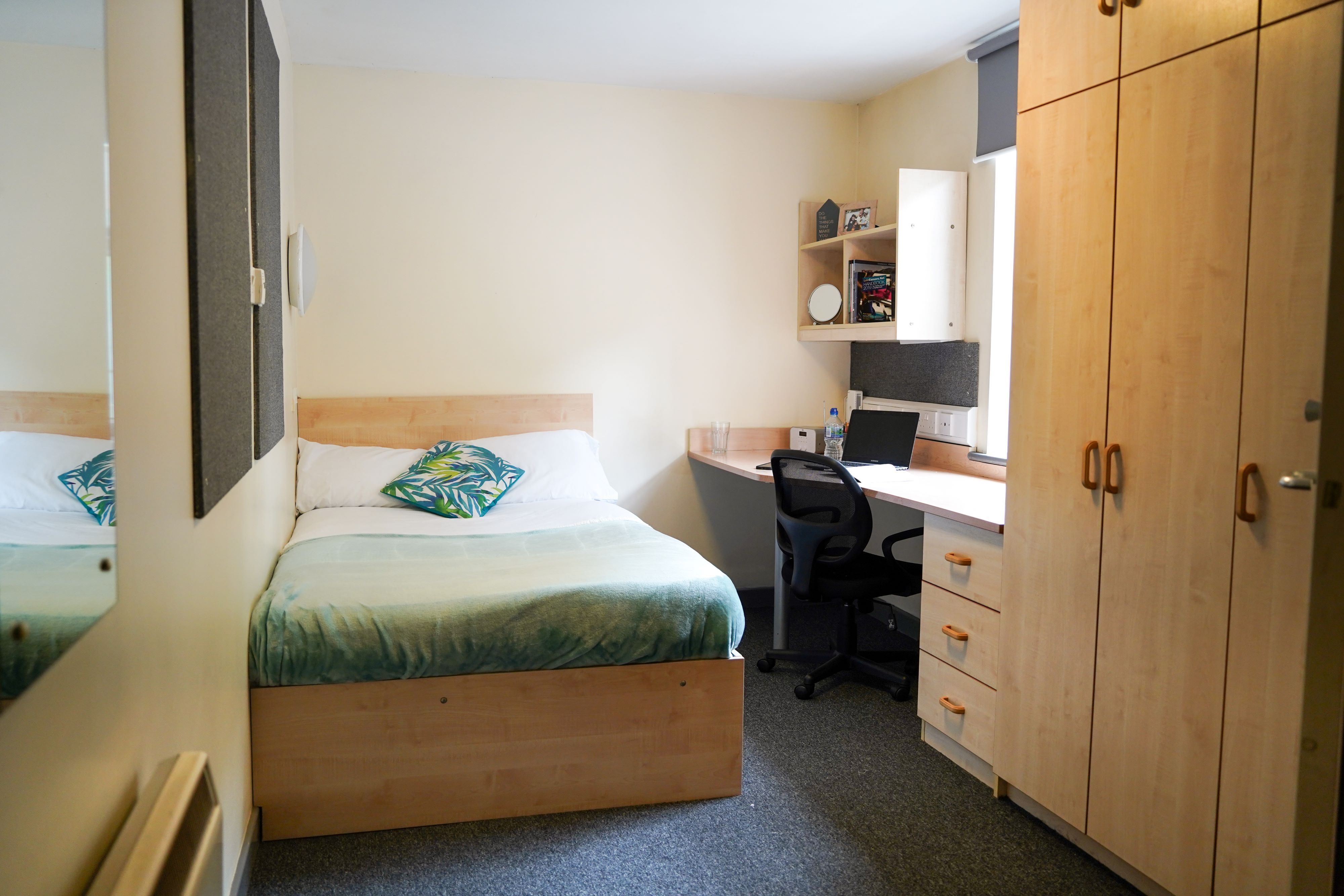 4 Bed Bronze - room